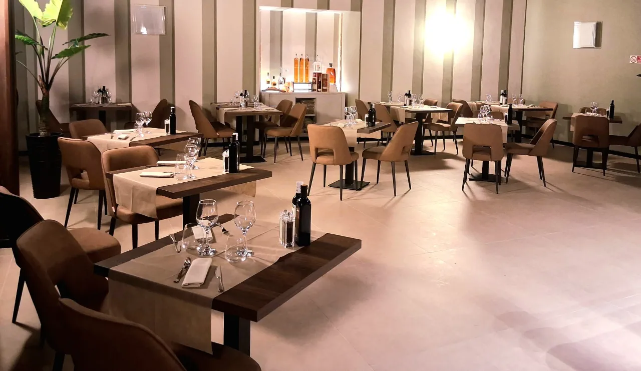 Sala interna del Caesar, ristorante pizzeria a Bardolino sul Lago di Garda
